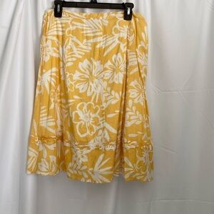 Chicos women’s skirt yellow and‎ white. A line skirt.